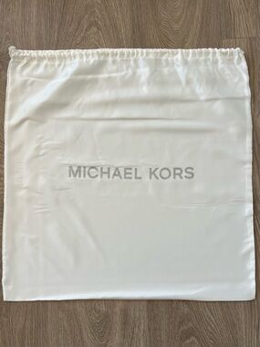 Michael Kors dust bag (C227)